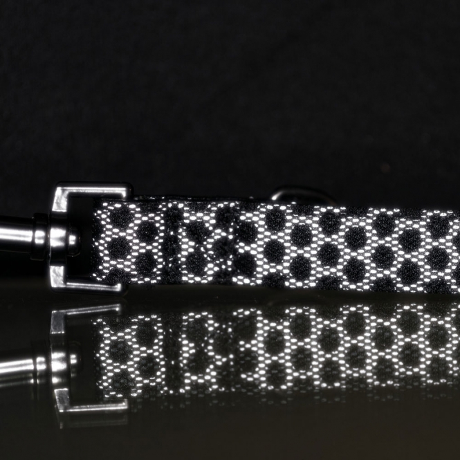 Trixie Night Reflect Halsband - 47-58 cm/30 mm – Bild 2