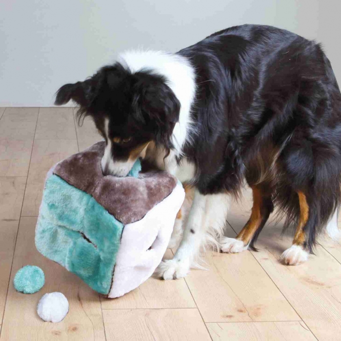 Trixie Plüschwürfel mit 4 Spielbällen - 21 cm – Bild 2